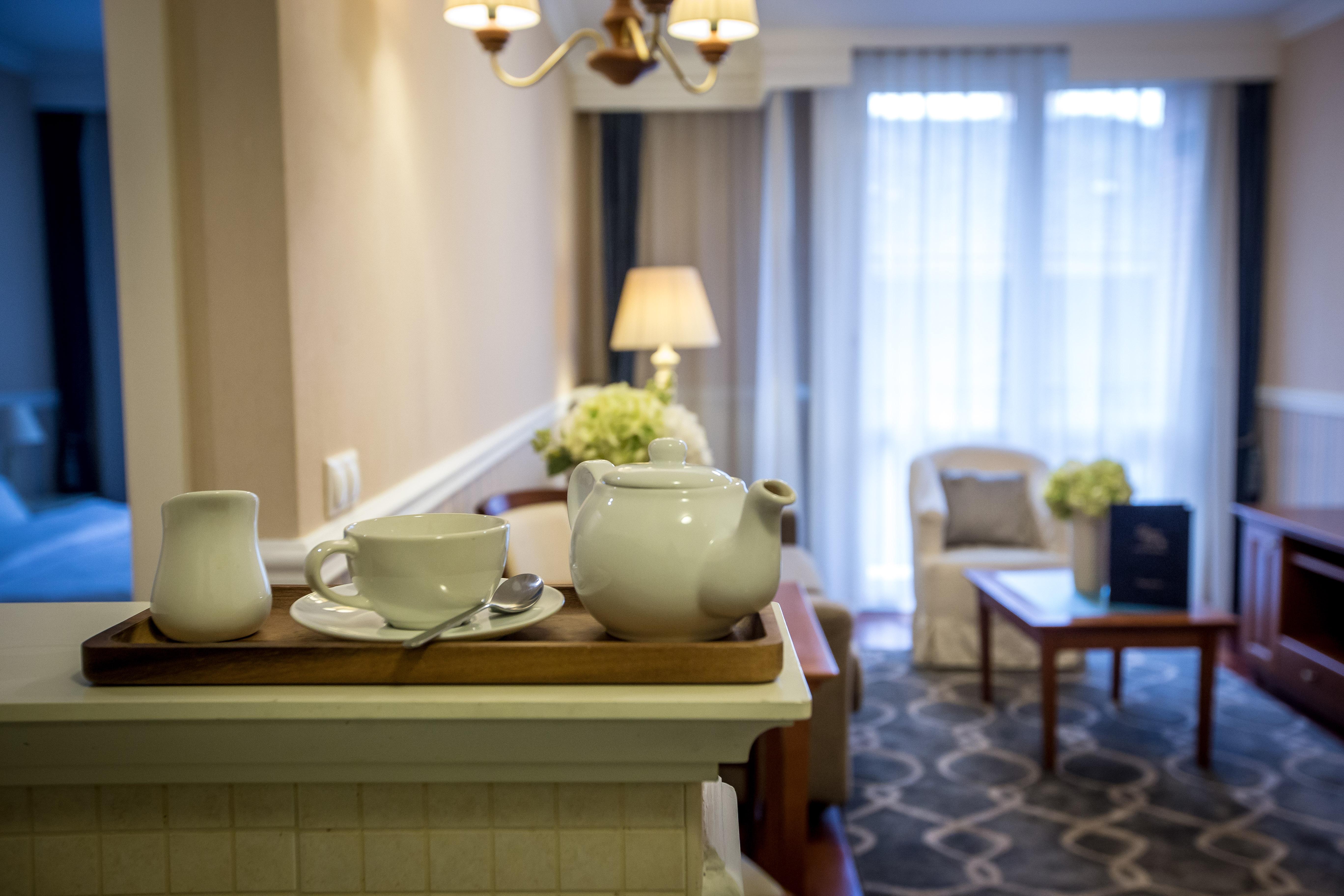 فندق وسكن كوينز كورت بودابست المظهر الخارجي الصورة A tea tray in a hotel room