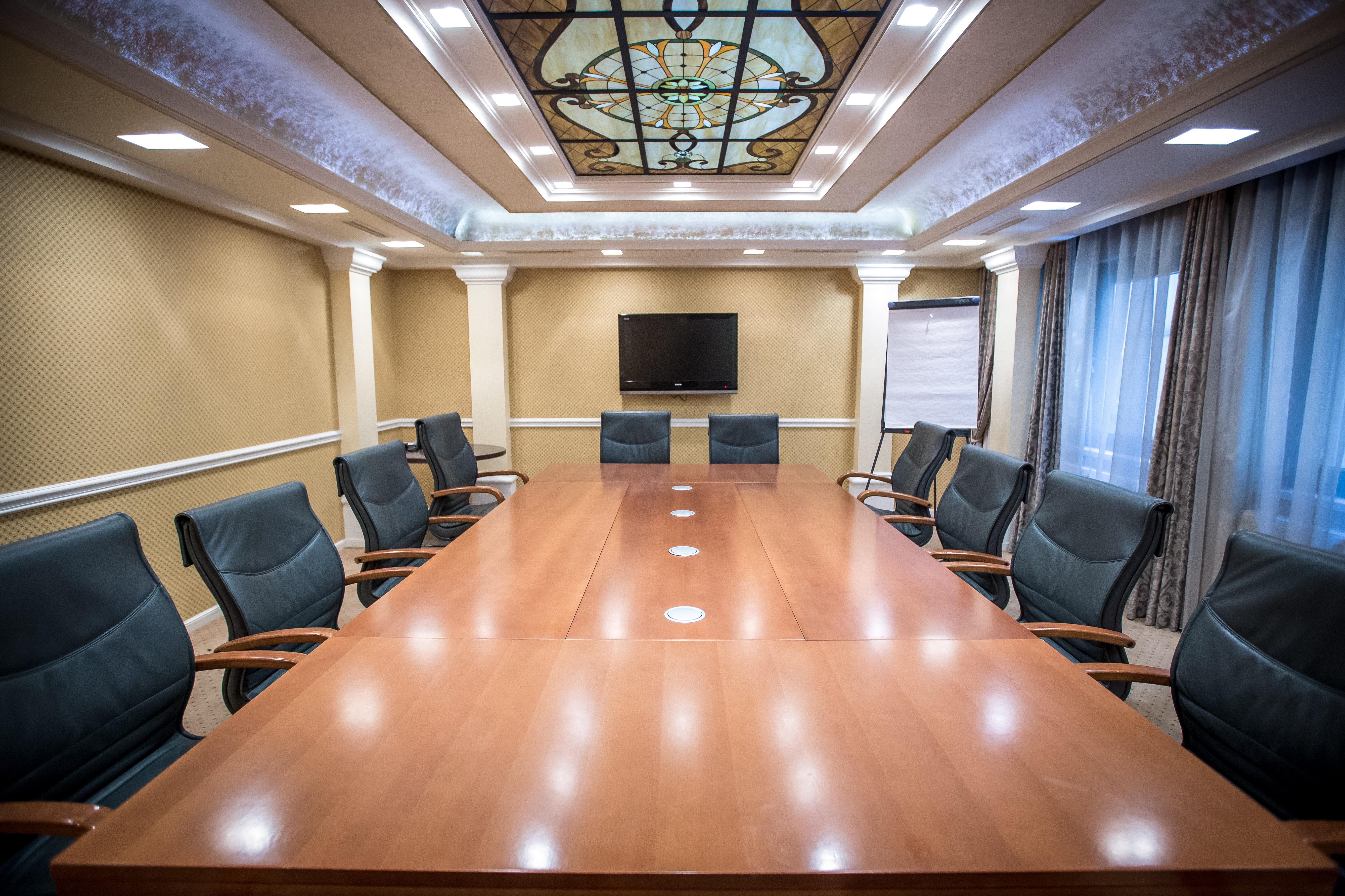 فندق وسكن كوينز كورت بودابست المظهر الخارجي الصورة The boardroom of the National Bank of Georgia