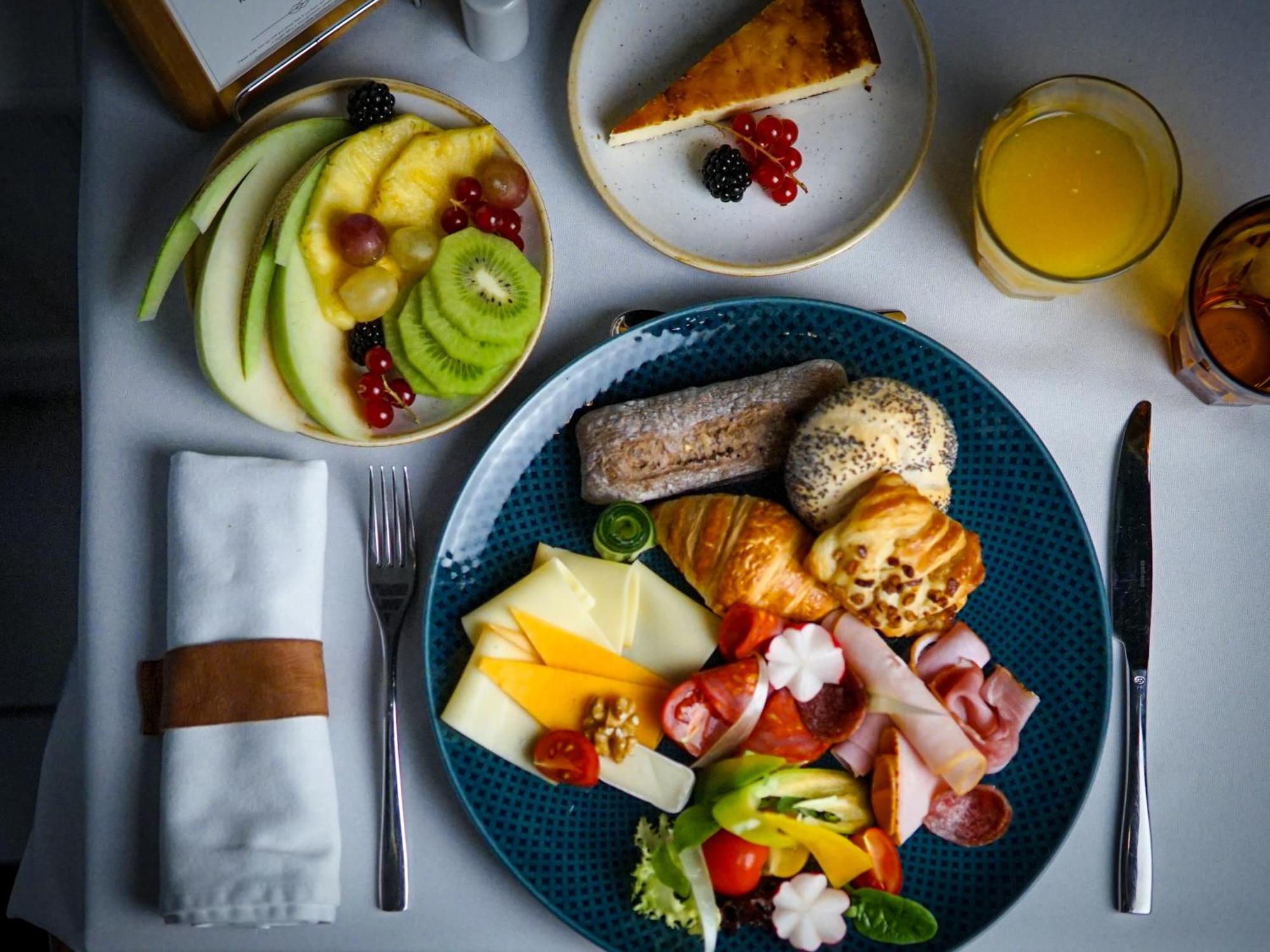 فندق وسكن كوينز كورت بودابست المظهر الخارجي الصورة A light breakfast