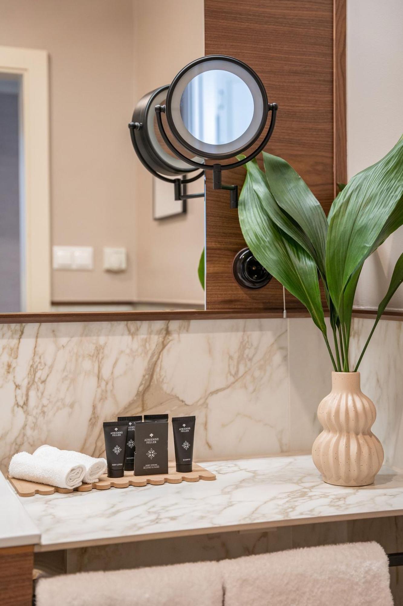 فندق وسكن كوينز كورت بودابست المظهر الخارجي الصورة Bathroom