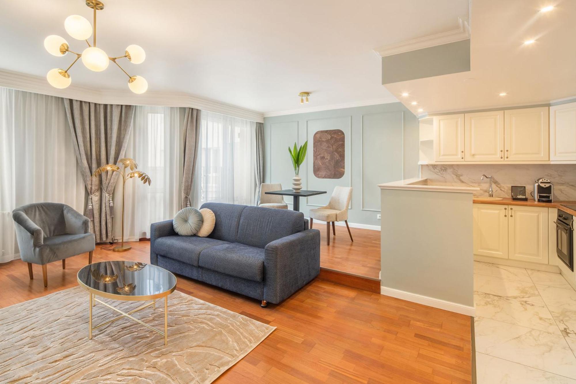 فندق وسكن كوينز كورت بودابست المظهر الخارجي الصورة A modern apartment in Athens, Greece