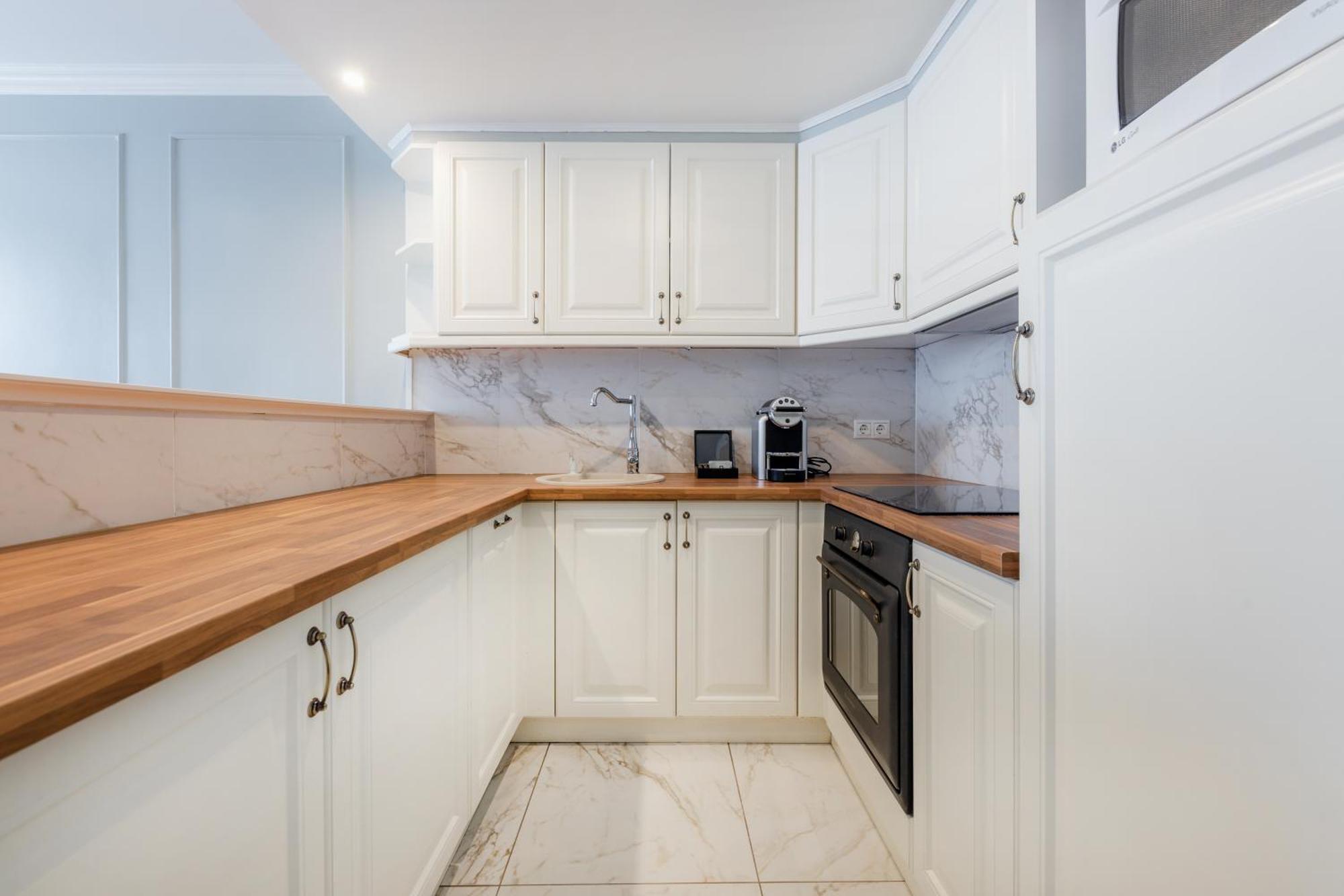 فندق وسكن كوينز كورت بودابست المظهر الخارجي الصورة A modern kitchen