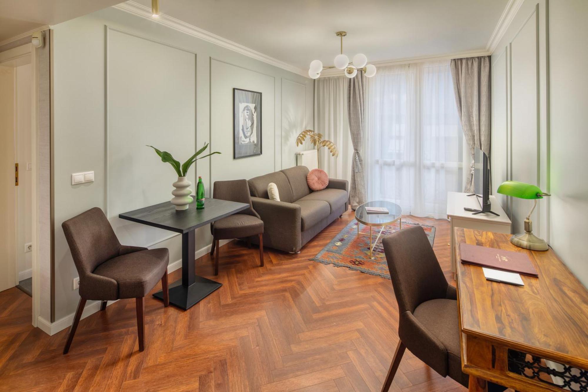 فندق وسكن كوينز كورت بودابست الغرفة الصورة A typical apartment at the residence